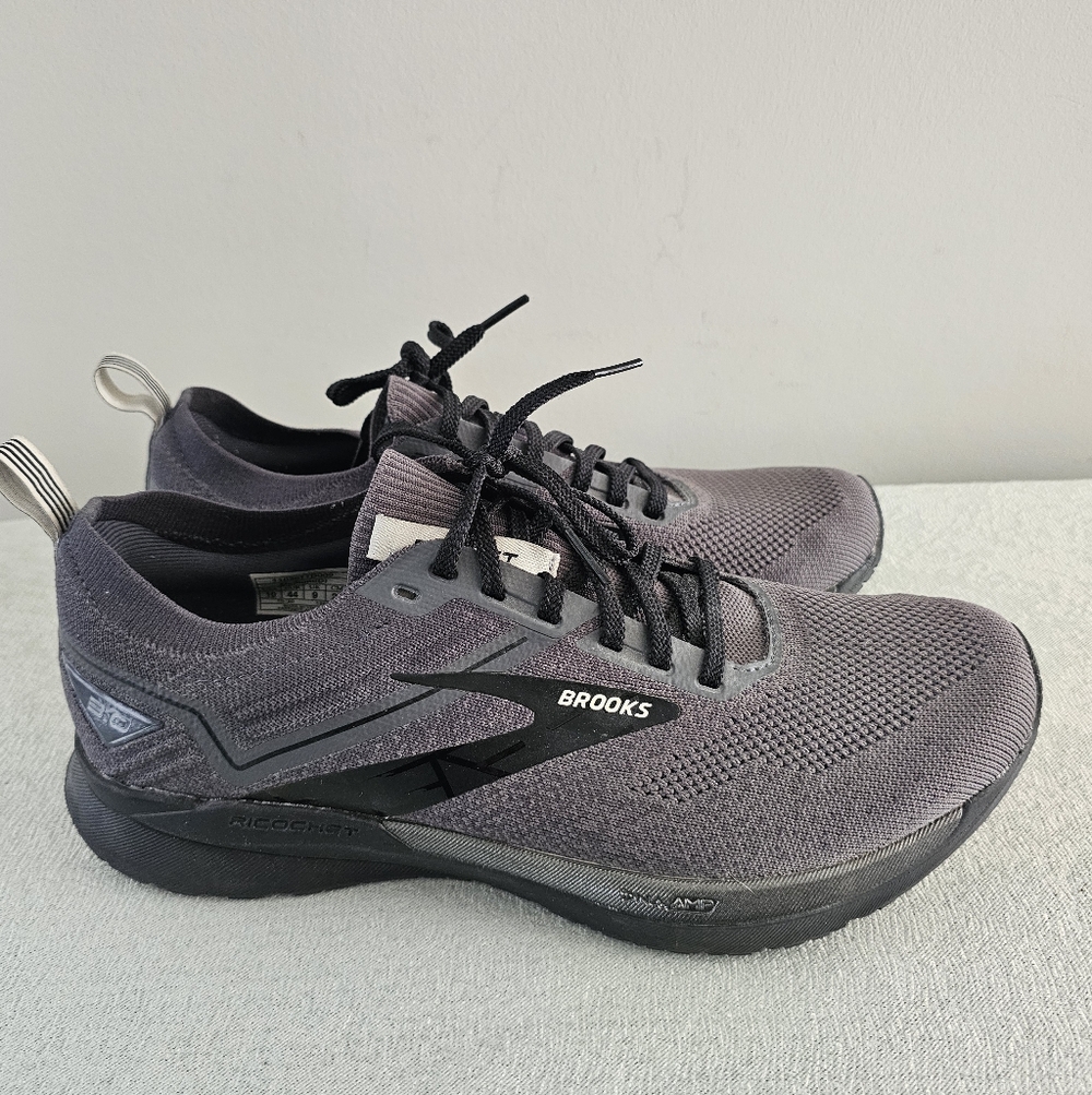 BROOKS Ricochet 3 Womens Gray & Black Athletic Running Shoes, Sneakers - Picture 2 of 9